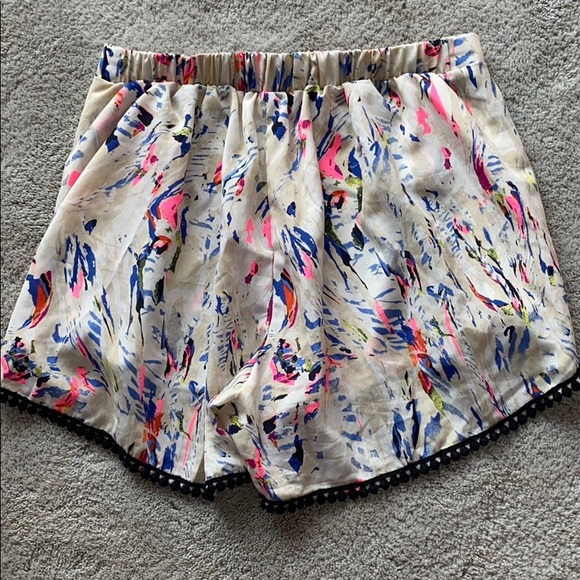Pastel fabric shorts - Picture 2 of 3